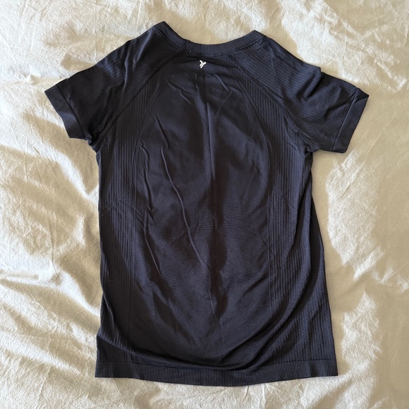 Old Navy Fluid Seamless Fitted Black T-Shirt - Picture 3 of 4